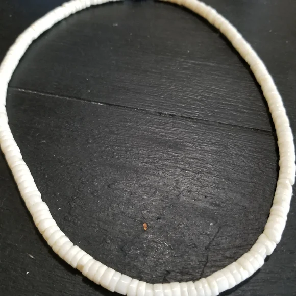 3 necklaces- free with bundle - Picture 4 of 6